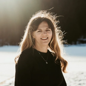 Ein Portrait-Foto von Verena Haider